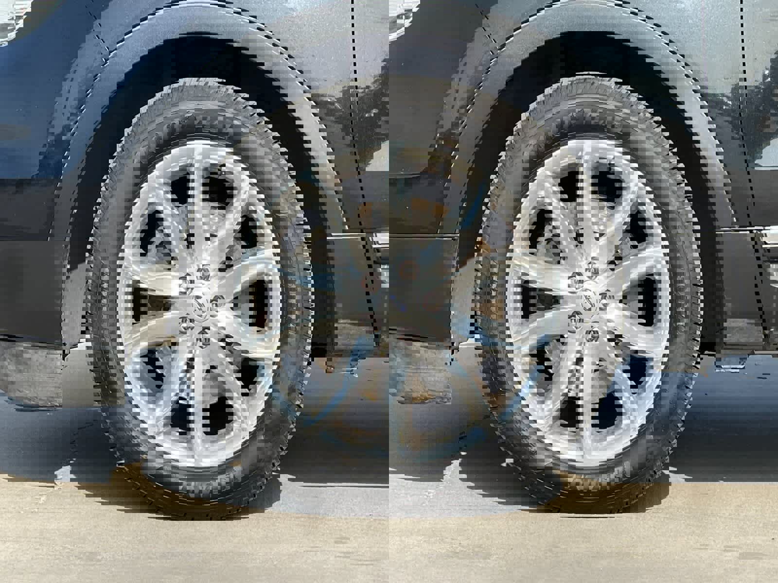 Used 2014 Ford Explorer XLT w/ Equipment Group 202A image 27