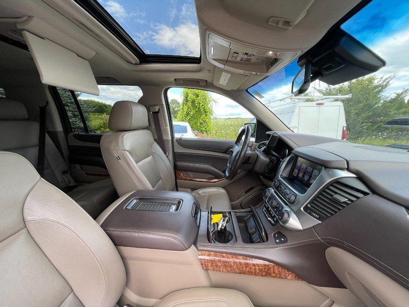 Used 2017 Chevrolet Suburban Premier AWD/4WD image 4