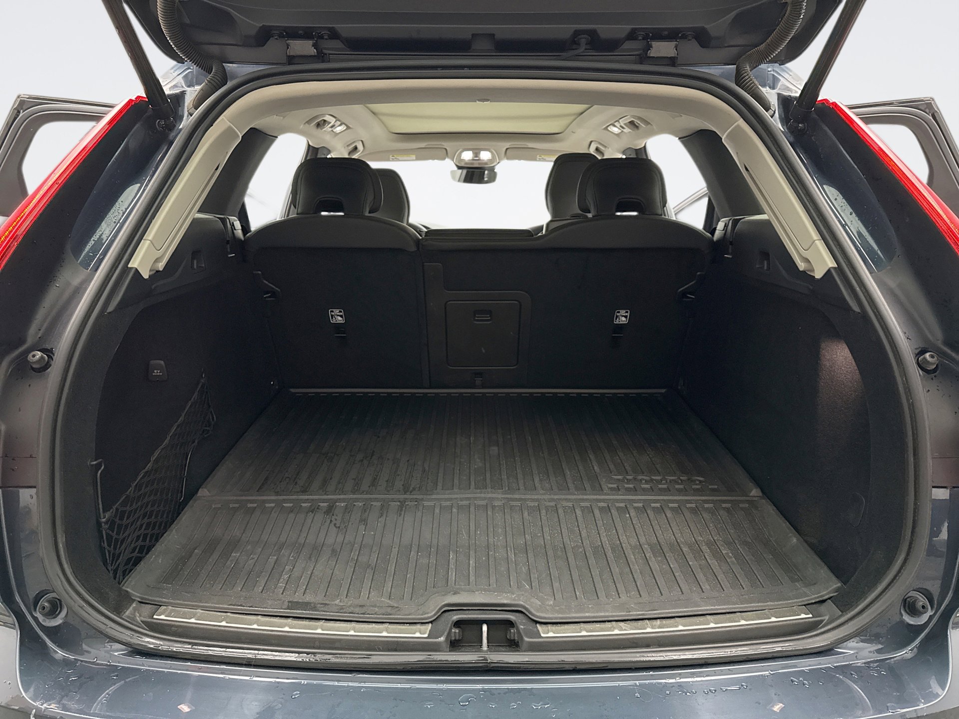 Used 2023 Volvo XC60 T8 Plus w/ Climate Package image 19