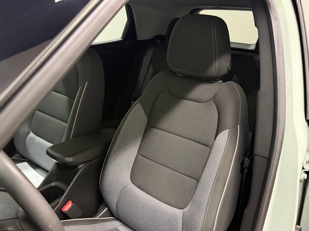 Used 2025 Chevrolet TrailBlazer LT FWD image 36