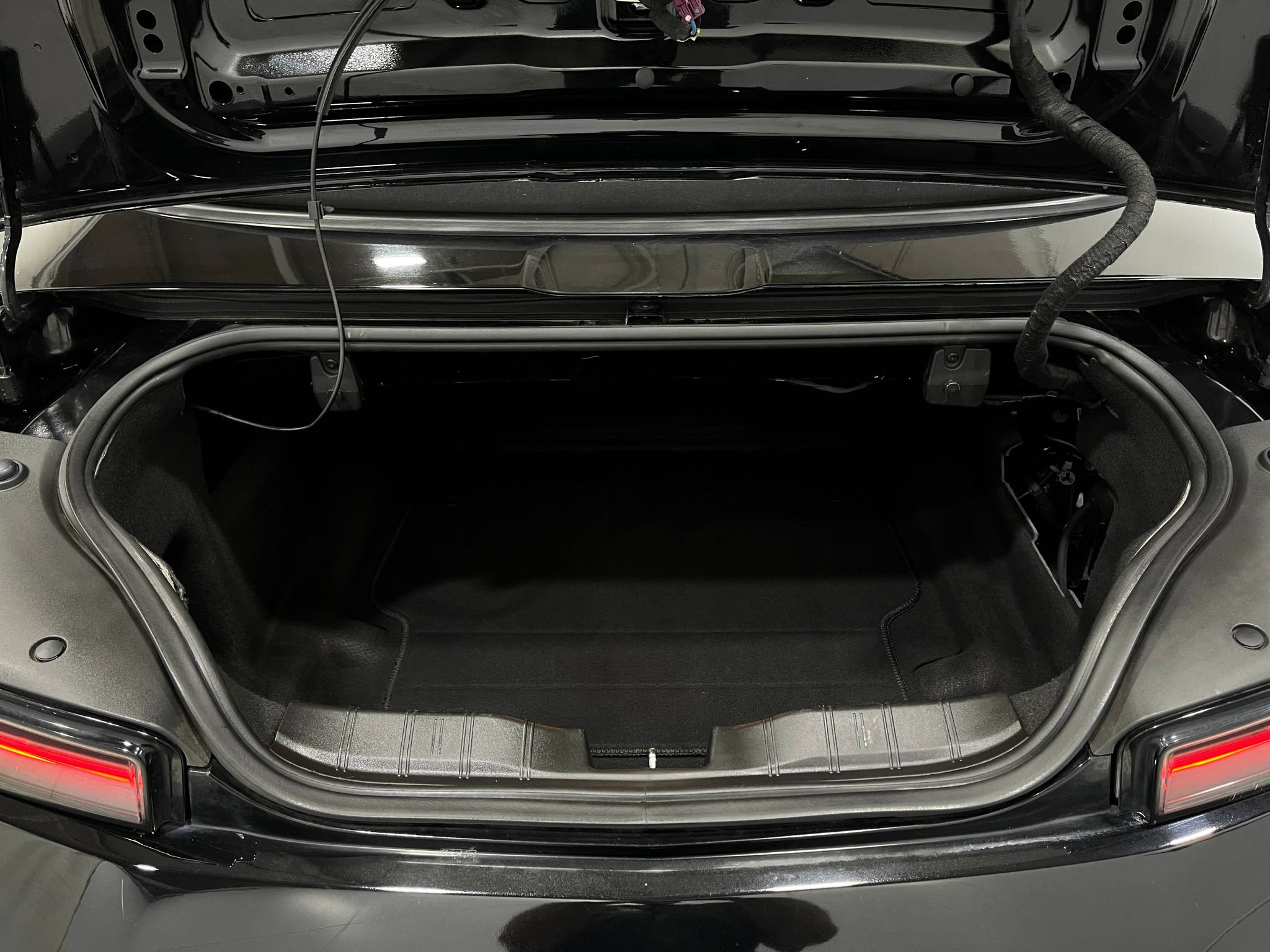 Used 2018 Chevrolet Camaro SS RWD image 23