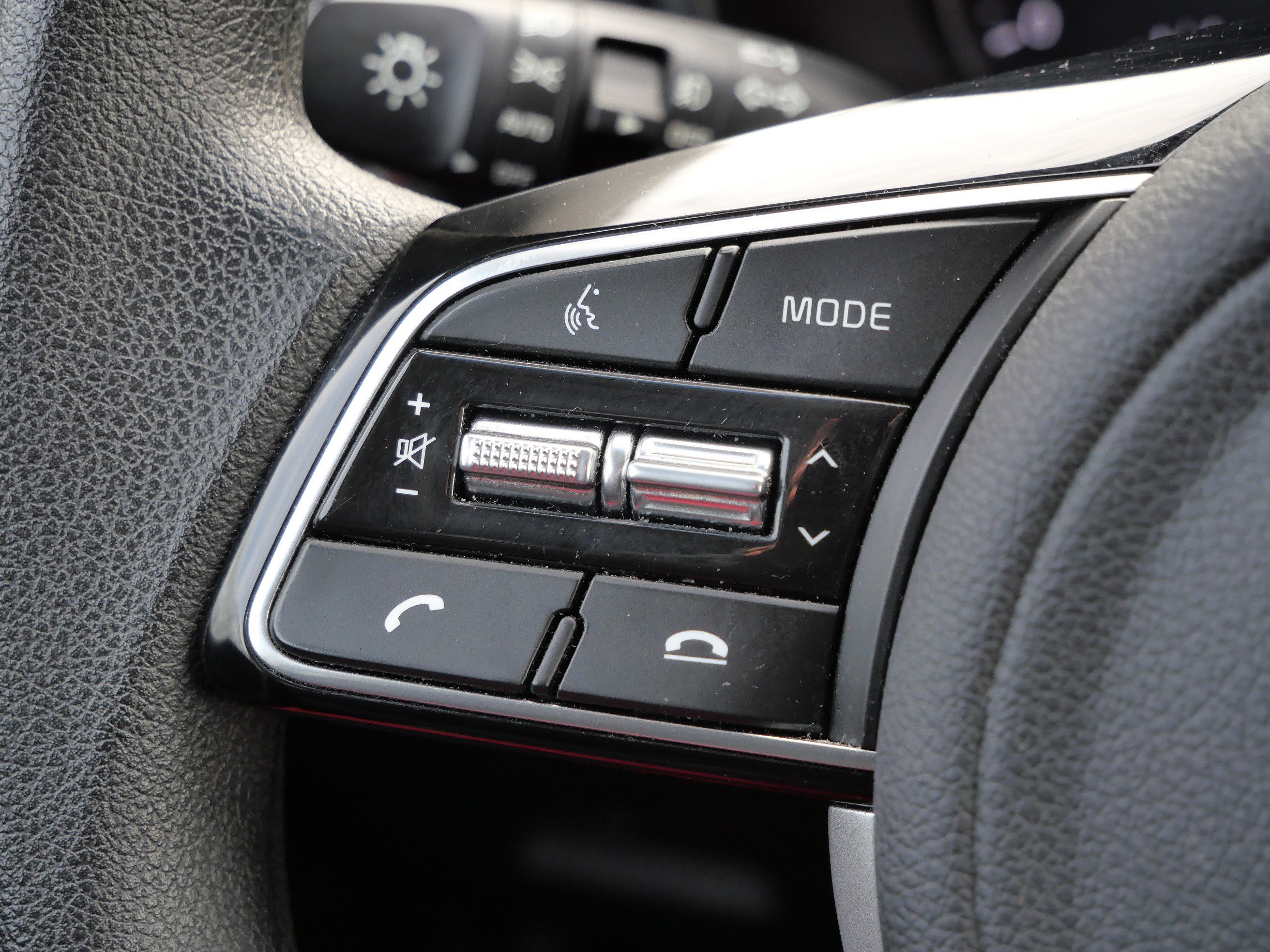 Used 2020 Kia Sportage LX image 32