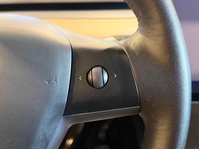 Used 2023 Tesla Model Y Performance AWD/4WD image 26