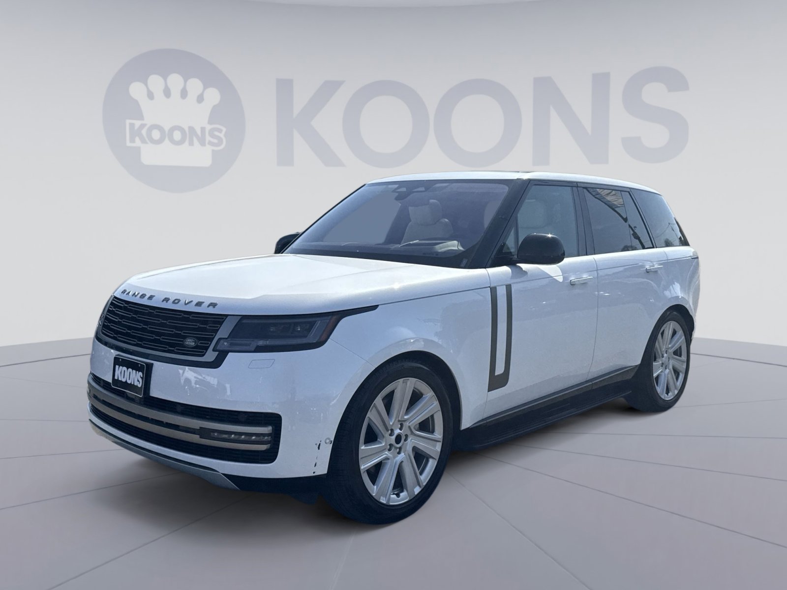 Used 2022 Land Rover Range Rover SE image 1