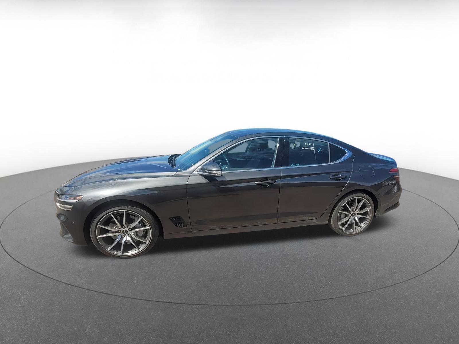 Used 2025 Genesis G70 2.5T image 4