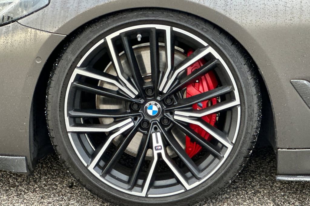 Used 2022 BMW M550i xDrive M550i xDrive w/ Dynamic Handling Package image 32