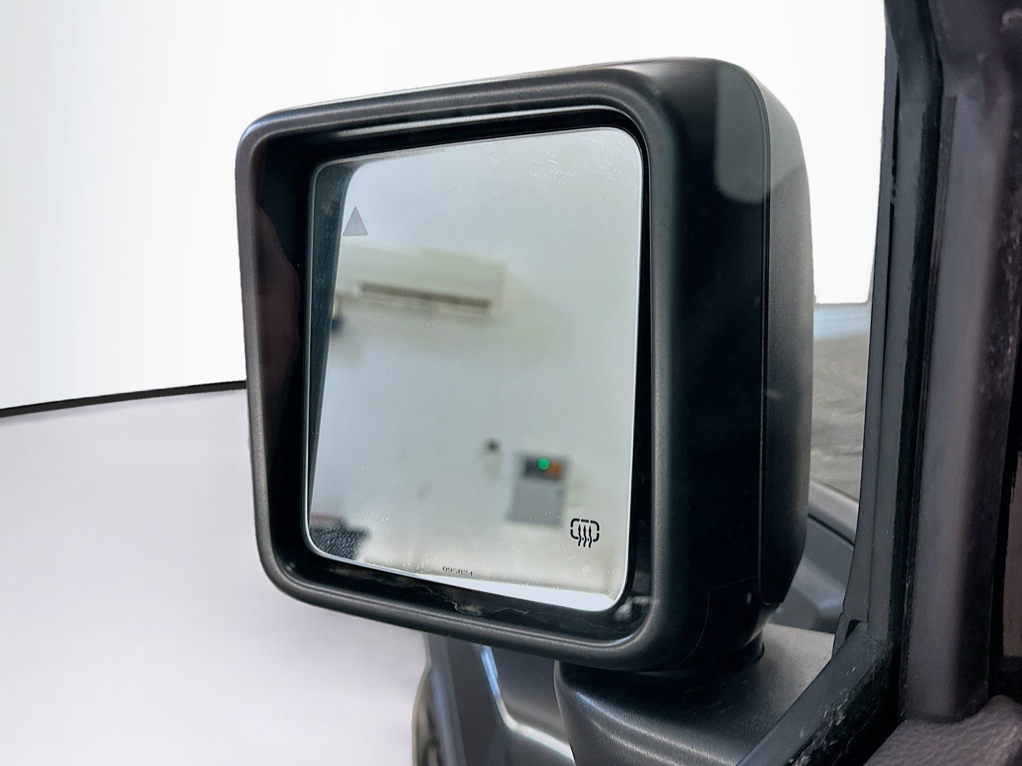 Used 2025 Jeep Wrangler Unlimited Sahara w/ Safety Group AWD/4WD image 16