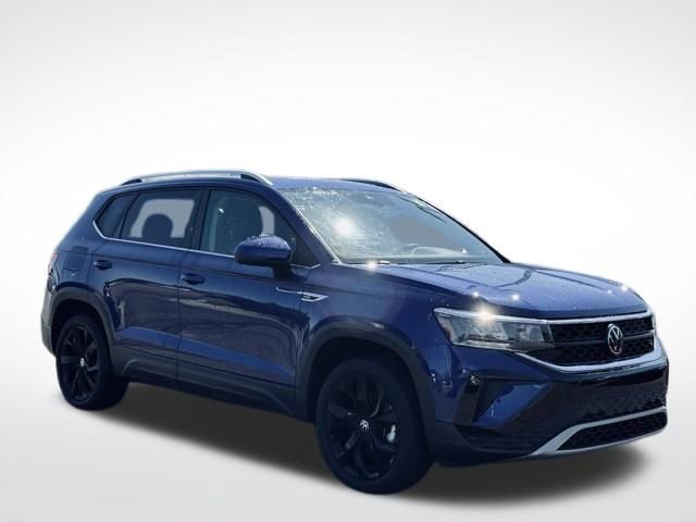 Used 2023 Volkswagen Taos SE w/ Panoramic Sunroof Package image 4