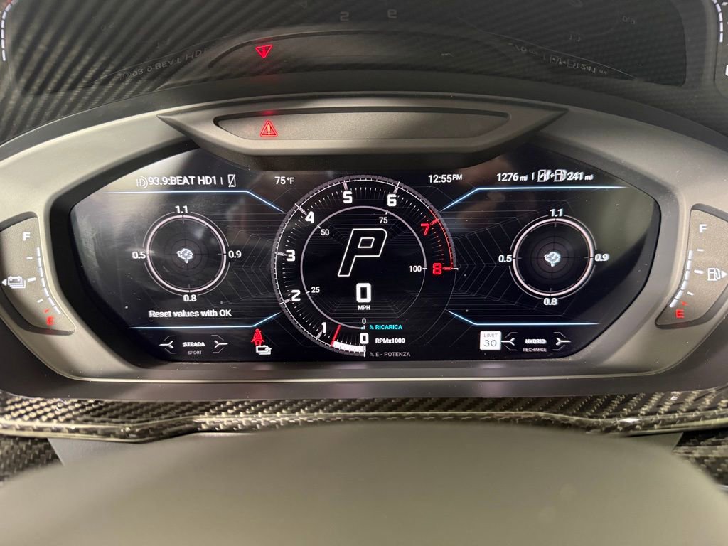 Used 2025 Lamborghini Urus SE image 16