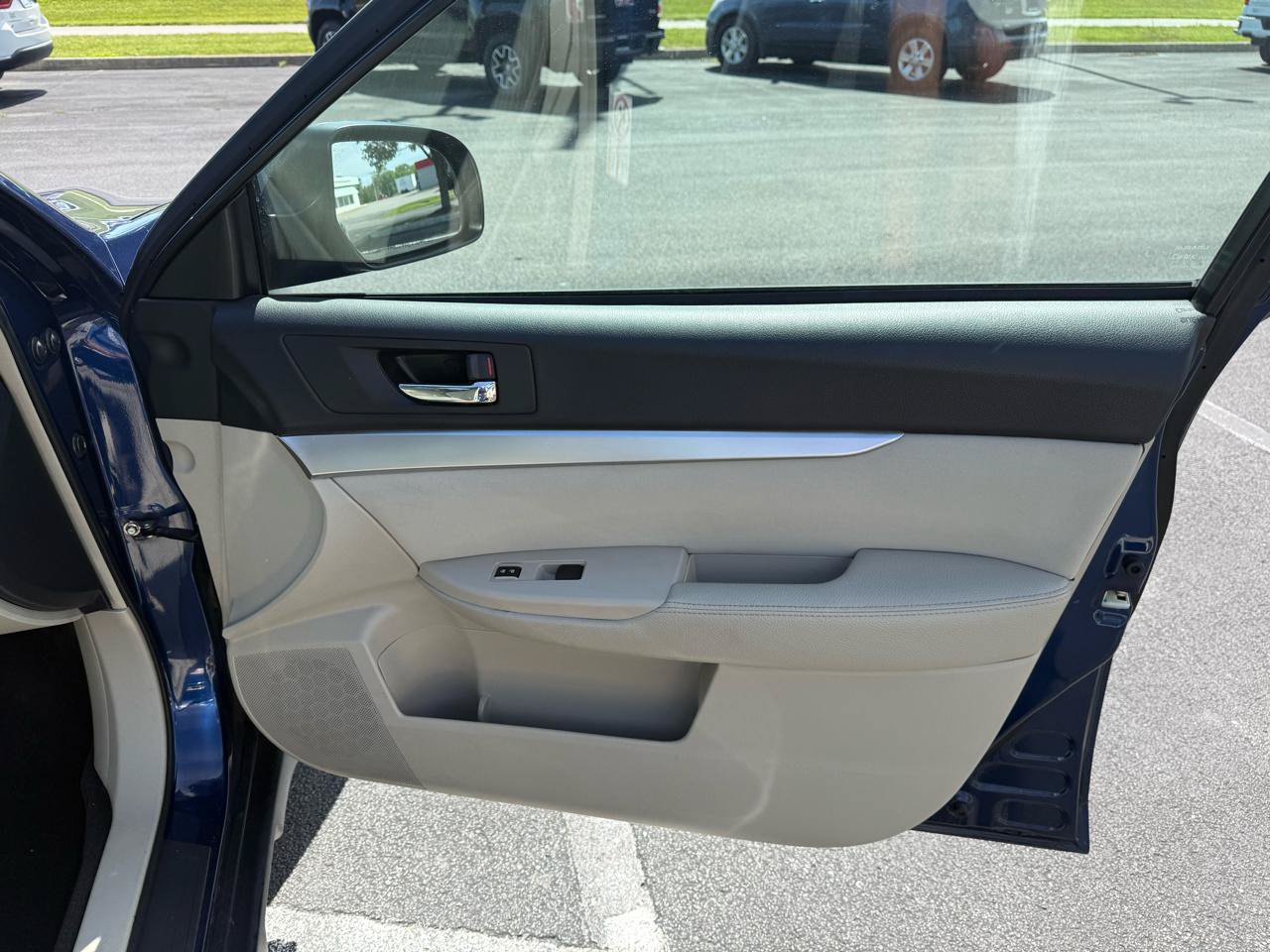 Used 2010 Subaru Outback 2.5i AWD/4WD image 20