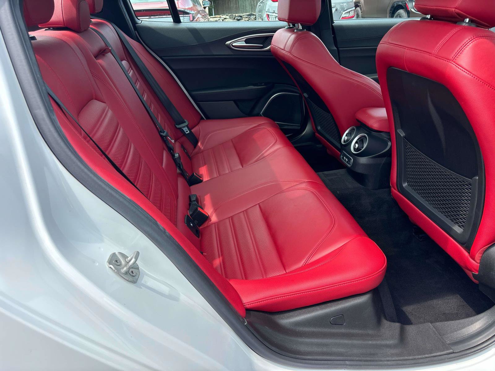 Used 2022 Alfa Romeo Giulia Veloce AWD/4WD image 16