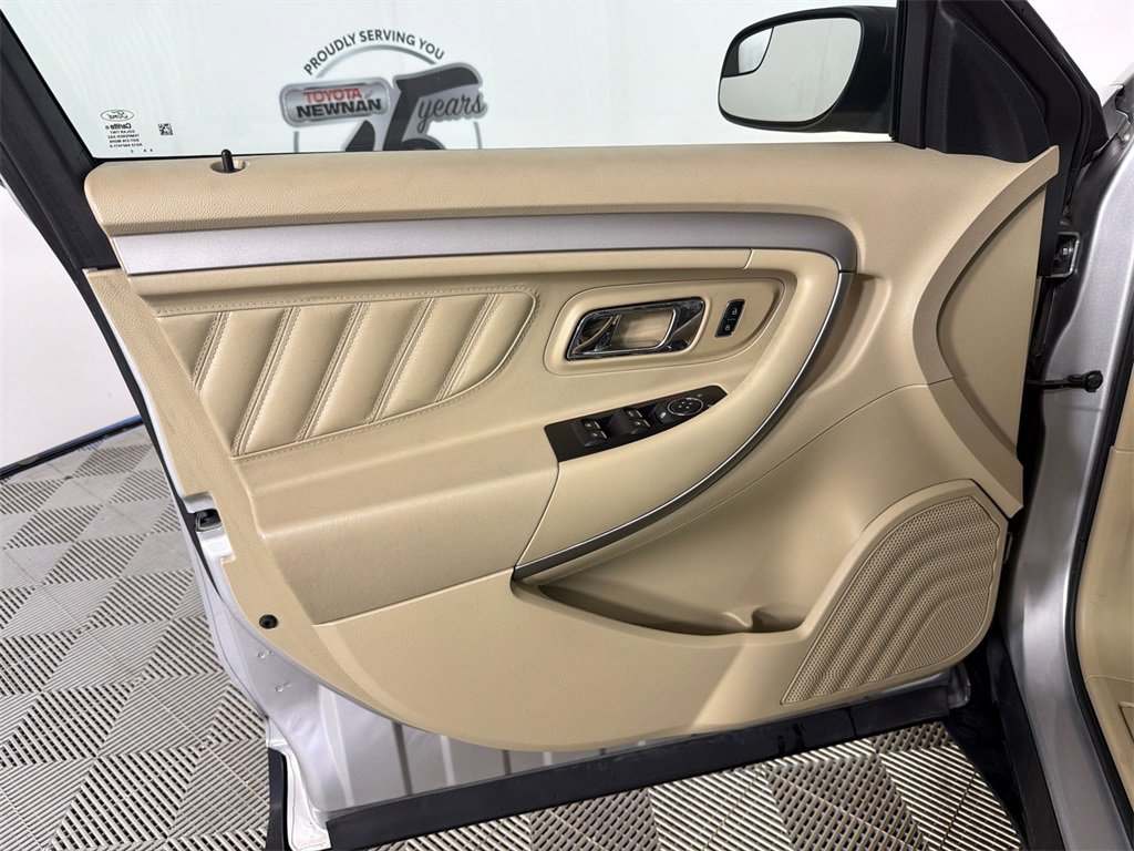 Used 2017 Ford Taurus SE image 10