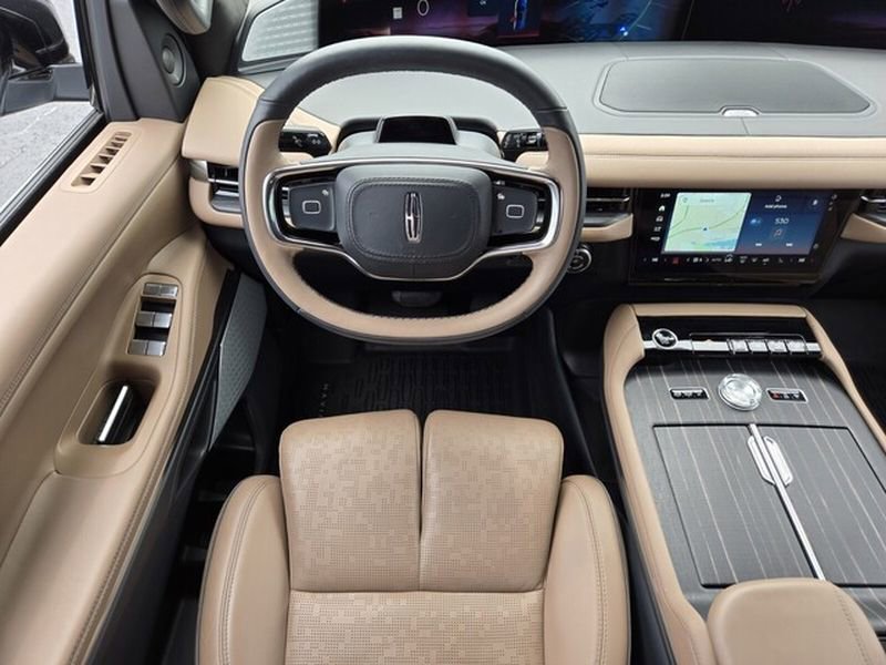 Used 2025 Lincoln Navigator L Black Label AWD/4WD image 15