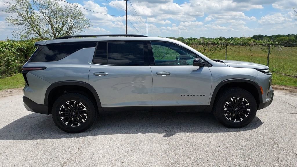 Used 2025 Chevrolet Traverse Z71 w/ Driver Confidence Package image 2