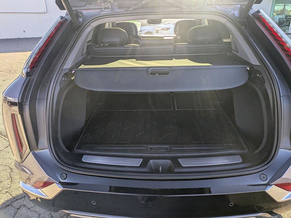 New 2026 Cadillac Optiq Luxury 2 image 23