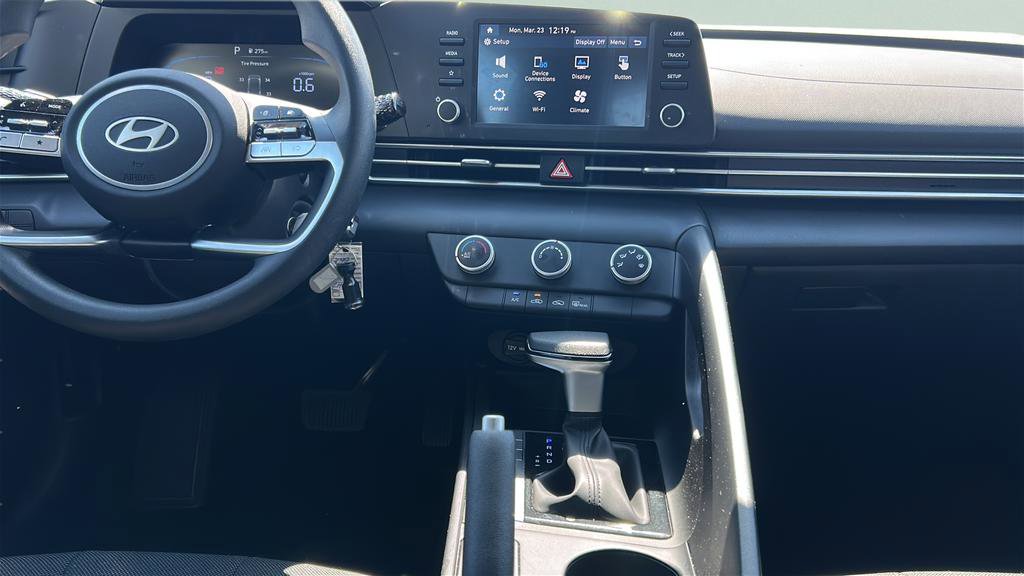Certified 2025 Hyundai Elantra SE image 20