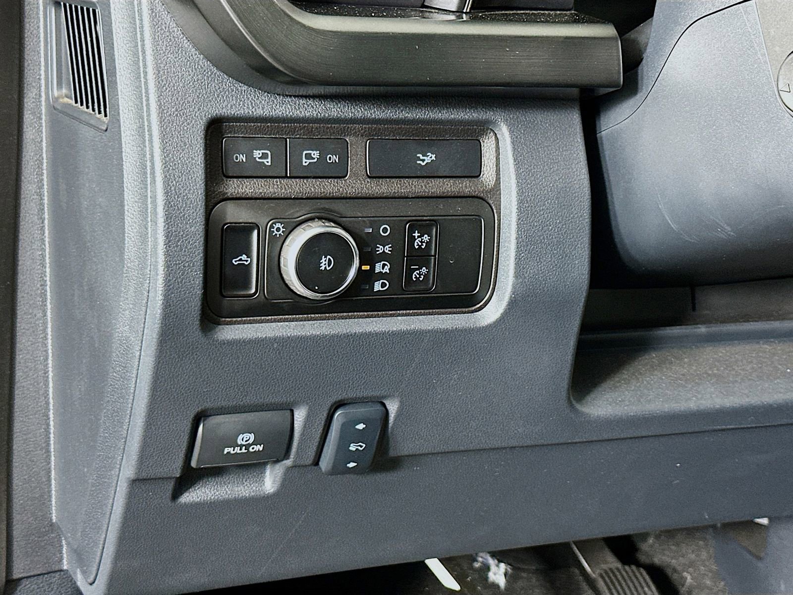 Used 2024 Ford F250 Lariat w/ Sport Appearance Package AWD/4WD image 13