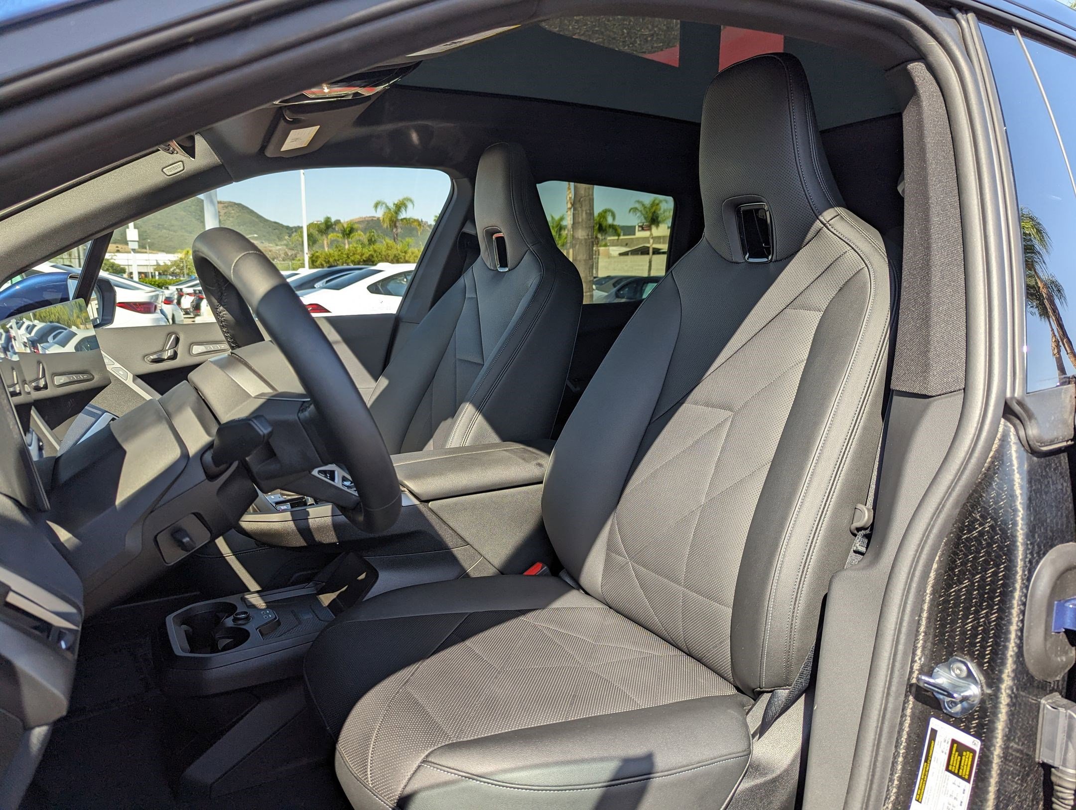 Used 2025 BMW iX xDrive50 w/ Premium Package image 16