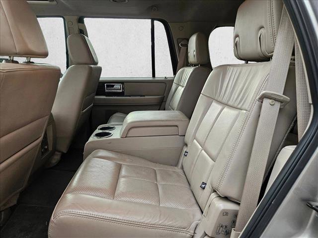 Used 2008 Lincoln Navigator image 18