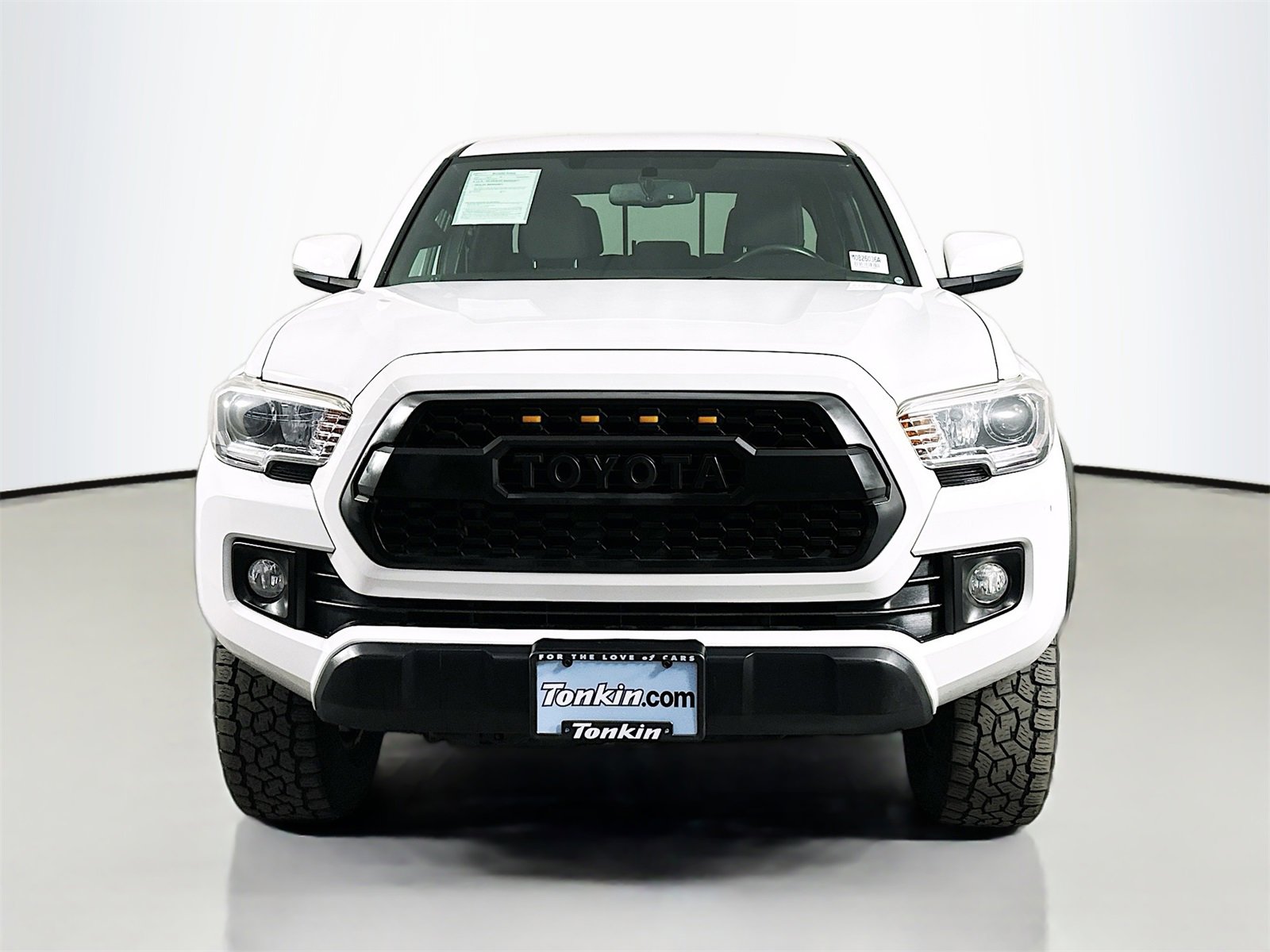 Certified 2017 Toyota Tacoma TRD Off-Road w/ Tow Package (A/T) image 2