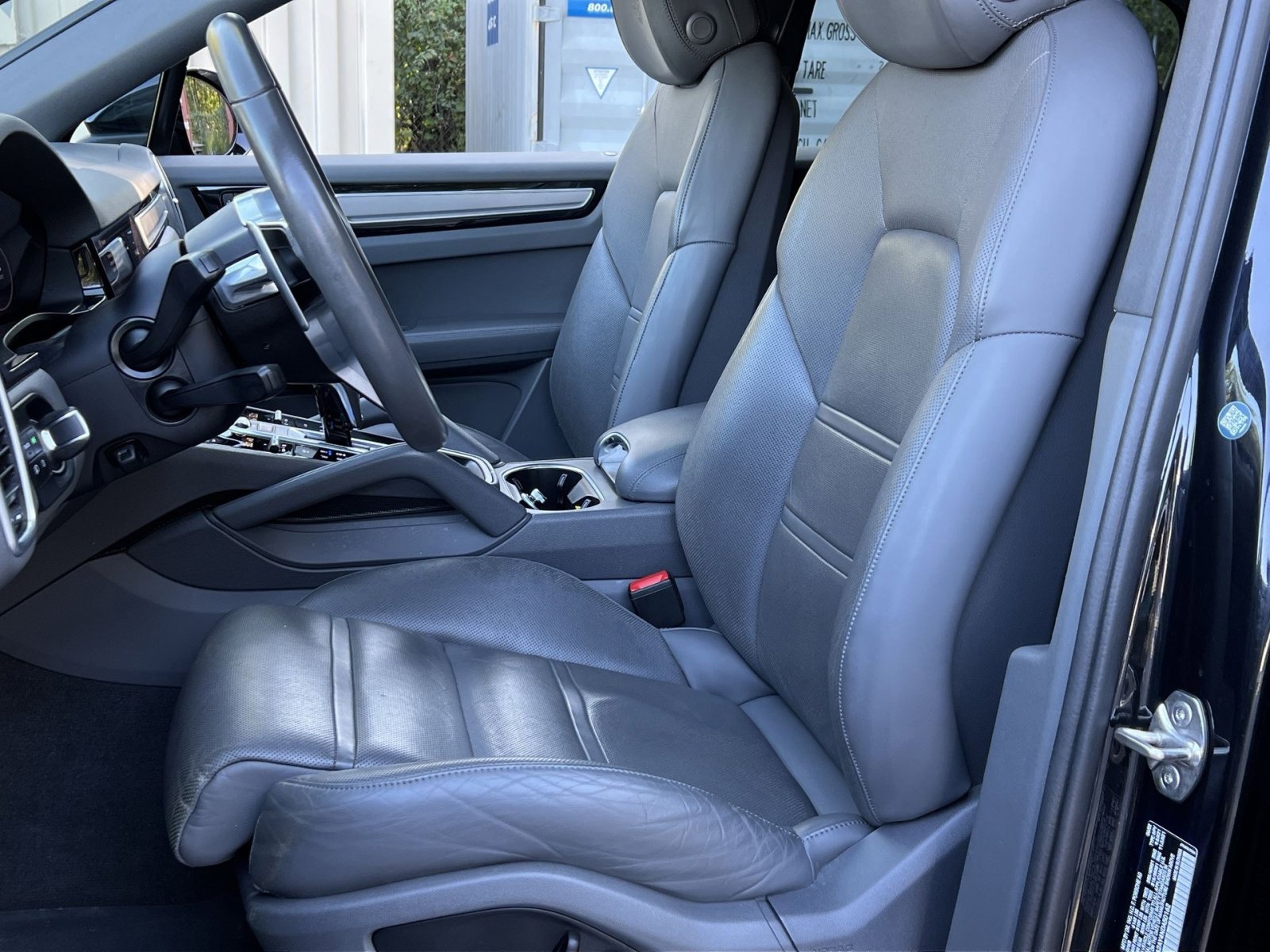 Used 2022 Porsche Cayenne Platinum Edition image 11