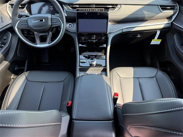 New 2025 Jeep Grand Cherokee L Limited w/ Black Appearance Package image 15