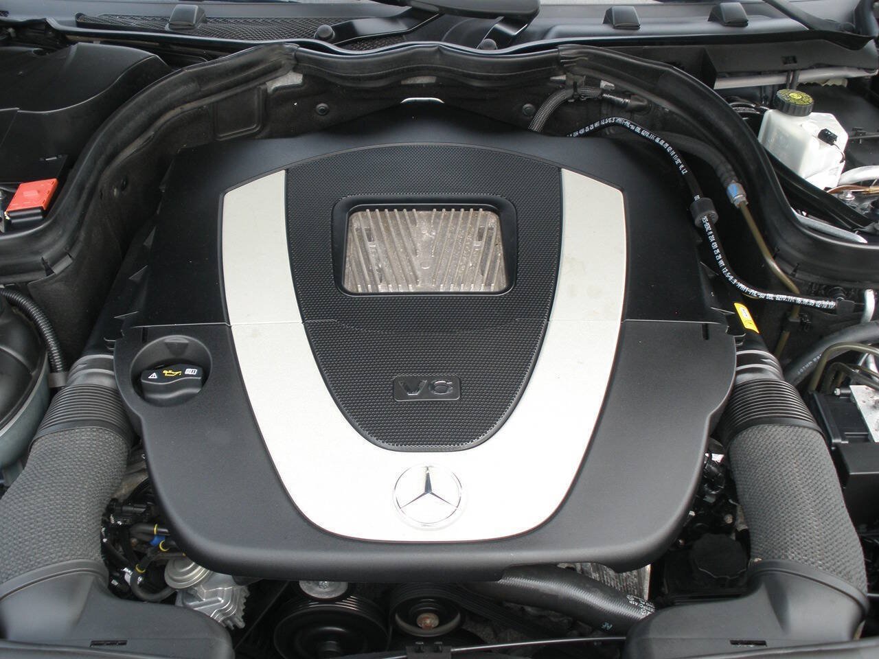 Used 2010 Mercedes-Benz C 300 4MATIC Sedan image 13
