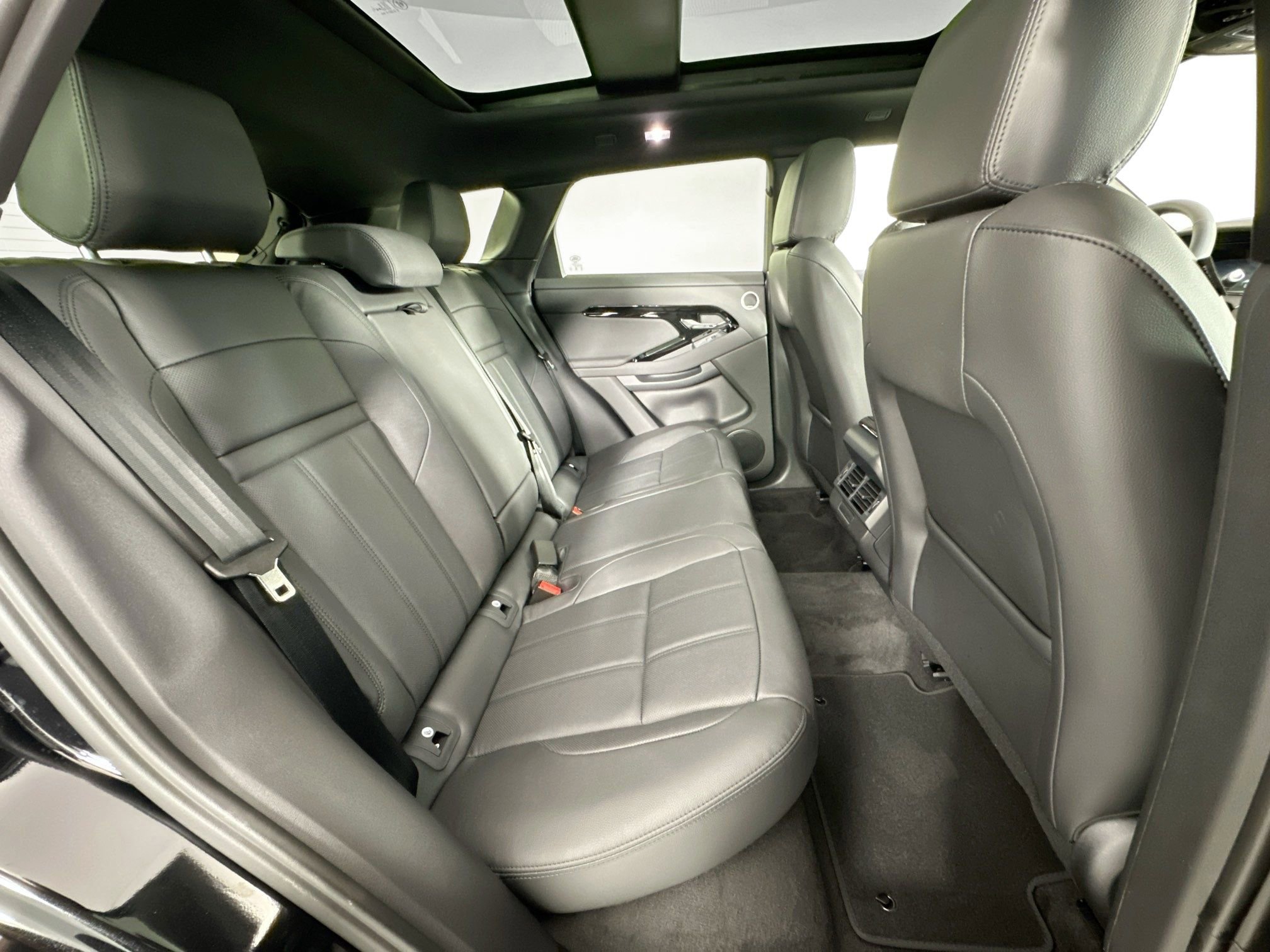 Used 2026 Land Rover Range Rover Evoque S image 24