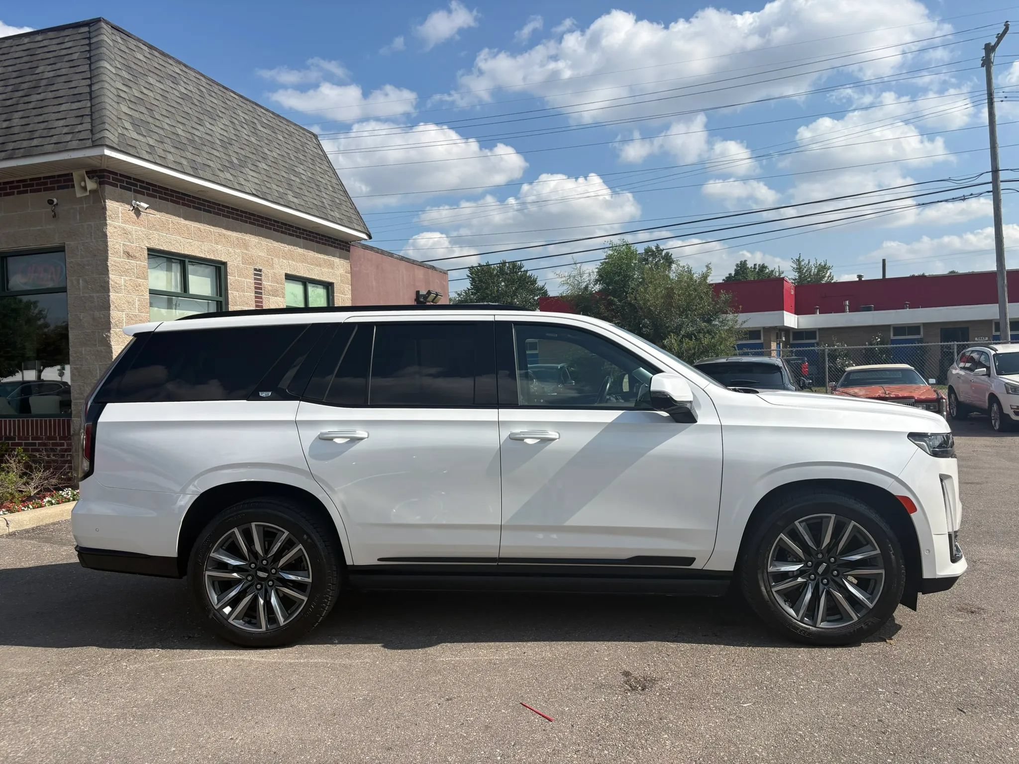Used 2022 Cadillac Escalade Sport Platinum AWD/4WD image 4