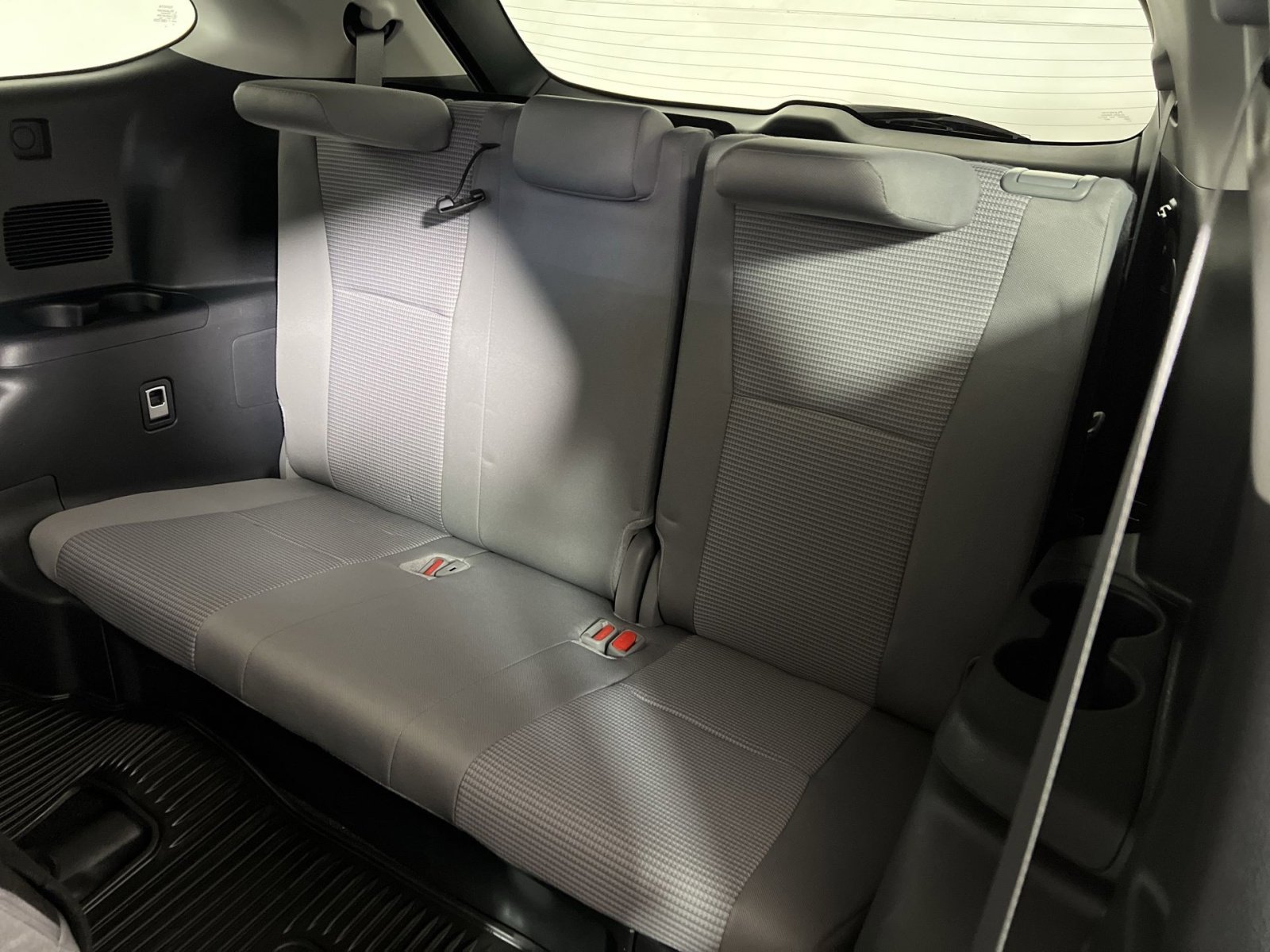 Used 2024 Toyota Highlander LE image 23