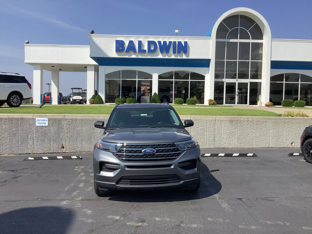 Used 2022 Ford Explorer XLT image 2