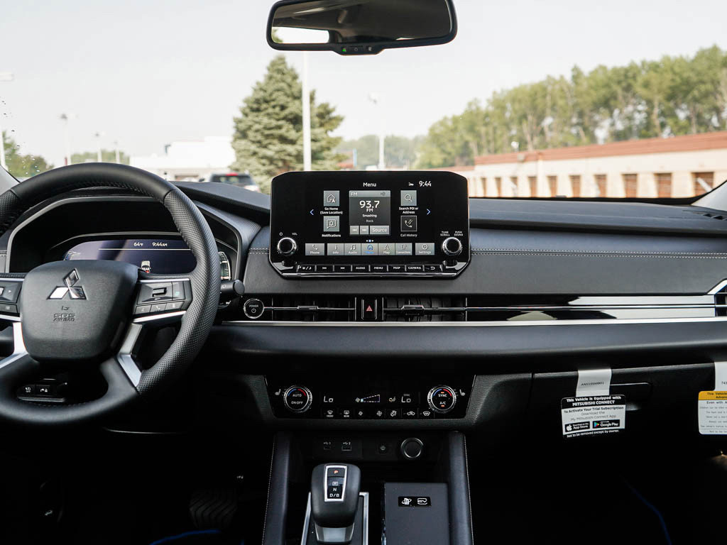 New 2025 Mitsubishi Outlander SE image 16