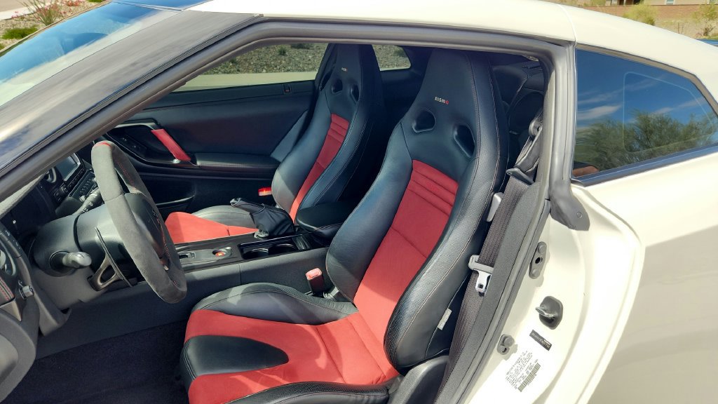 Used 2015 Nissan GT-R NISMO AWD/4WD image 33