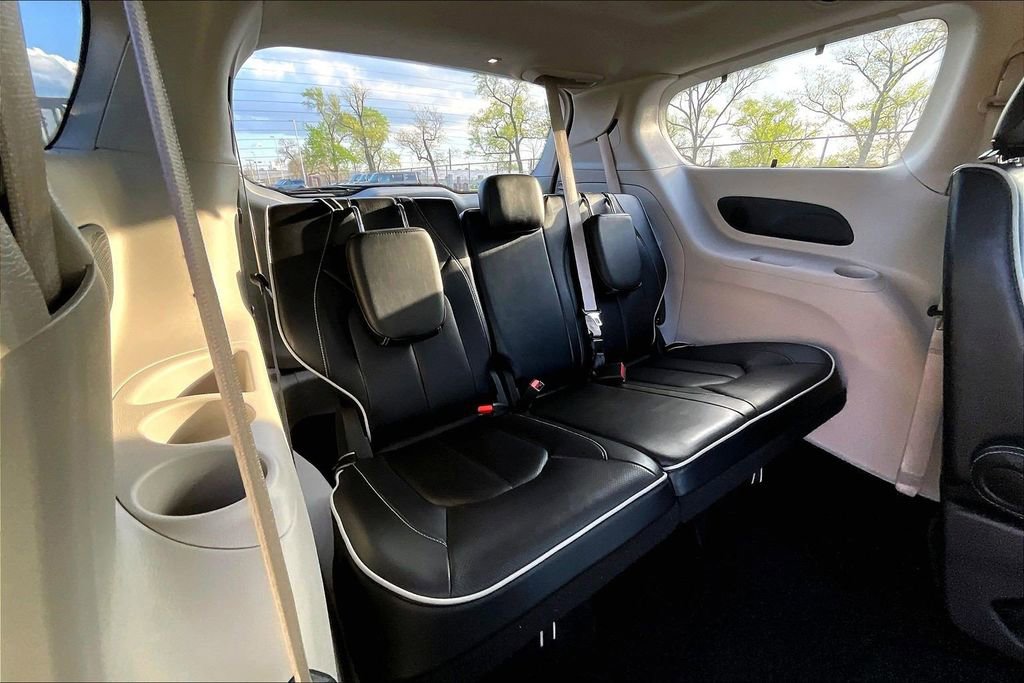 Used 2024 Chrysler Pacifica Limited image 27
