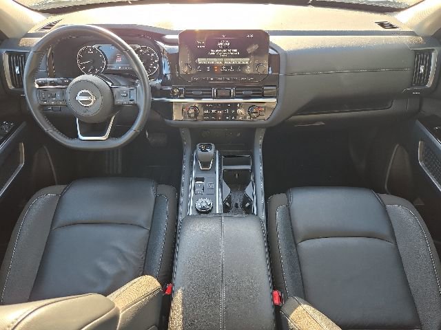 Used 2025 Nissan Pathfinder SL AWD/4WD image 13