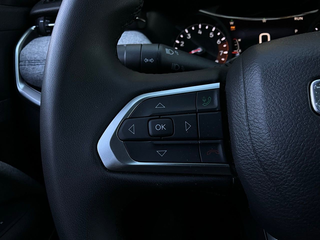 Used 2025 Jeep Compass Latitude image 34