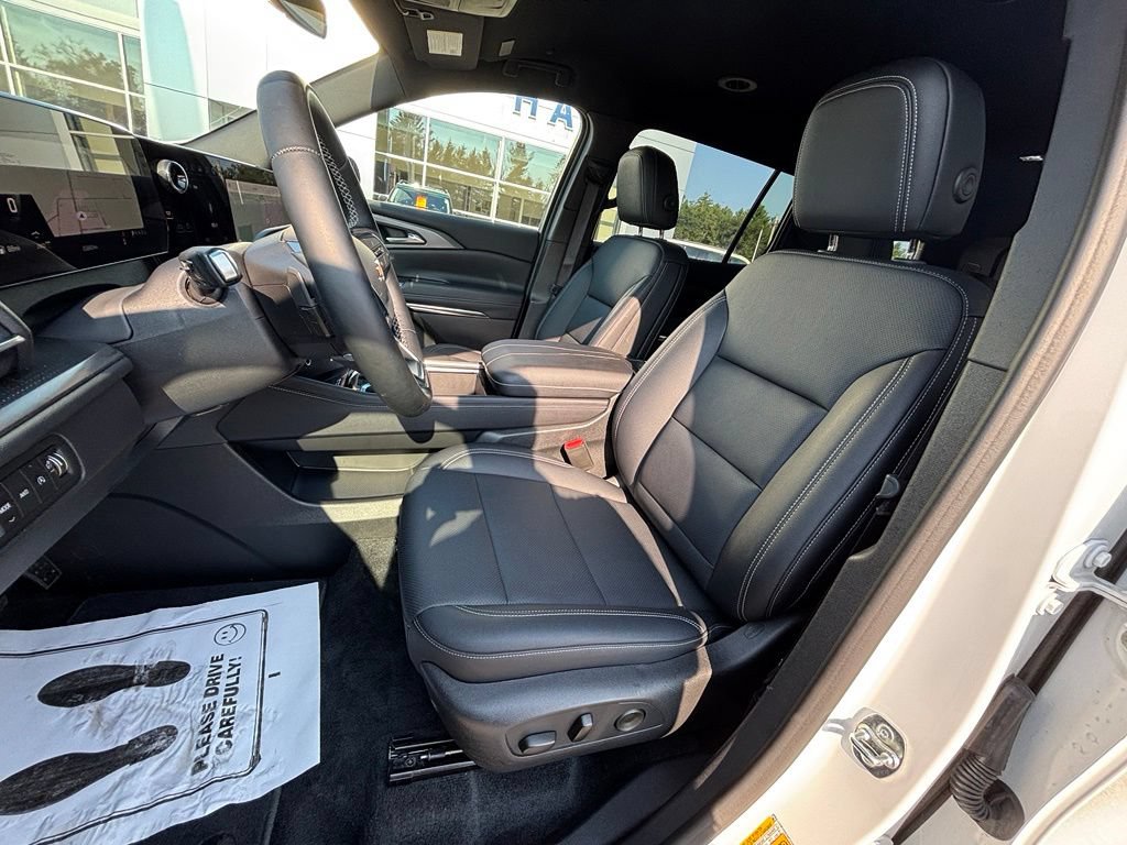 Used 2026 Chevrolet Traverse LT AWD/4WD image 11