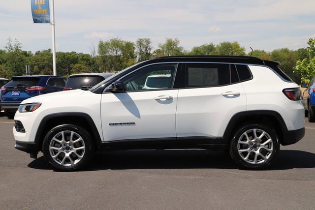 Used 2025 Jeep Compass Limited AWD/4WD image 4