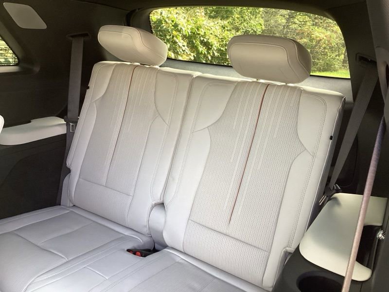 New 2026 Cadillac Vistiq Luxury w/ LPO, Floor Liner Package image 9