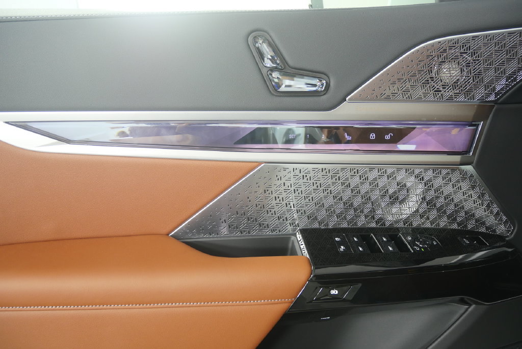 New 2026 BMW 740i w/ Executive Package RWD image 8