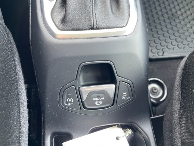 Used 2023 Jeep Renegade Latitude AWD/4WD image 20