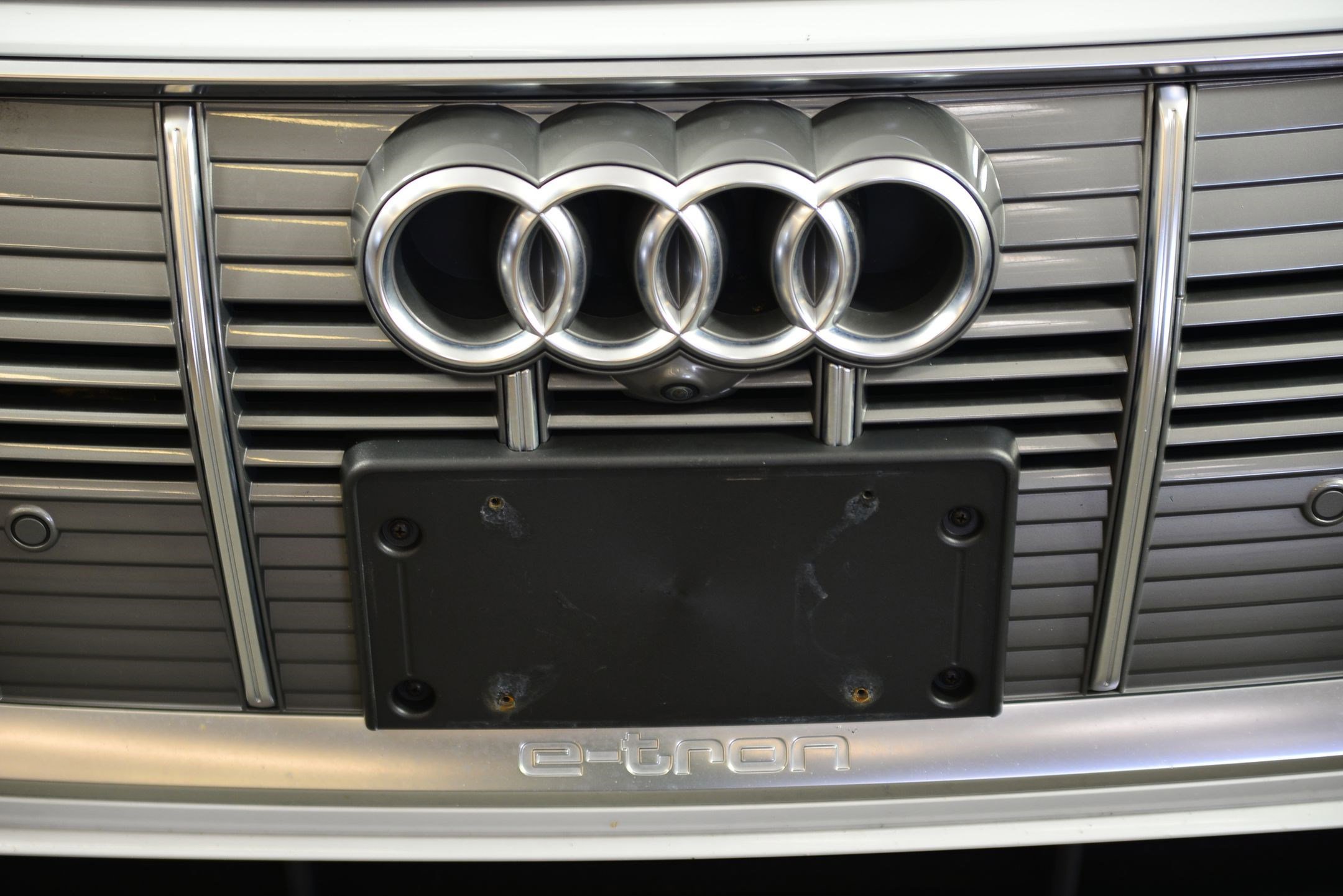 Used 2020 Audi e-tron Premium Plus image 16