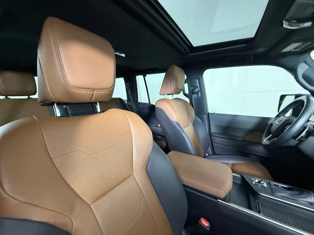 Used 2024 Lexus GX 550 w/ Accessory Package (2T) AWD/4WD image 33