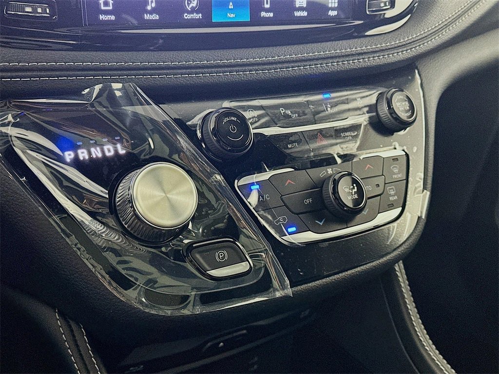 New 2026 Chrysler Pacifica Limited image 12