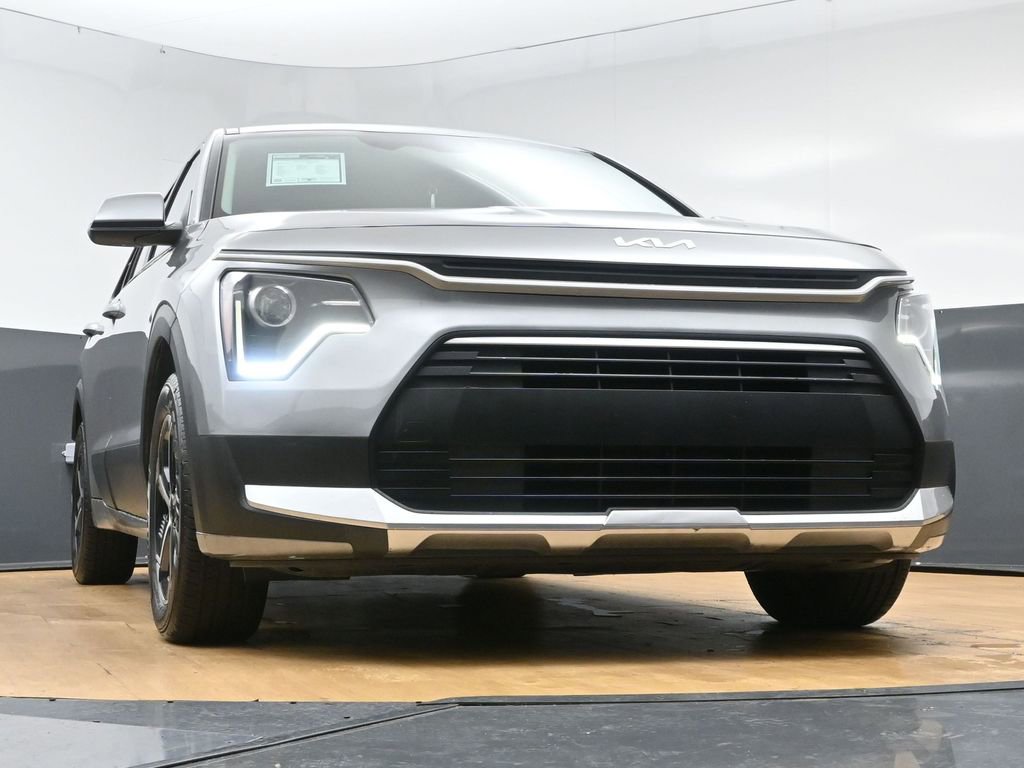 Used 2023 Kia Niro LX image 47