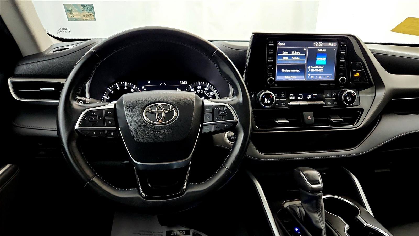 Used 2020 Toyota Highlander XLE image 30