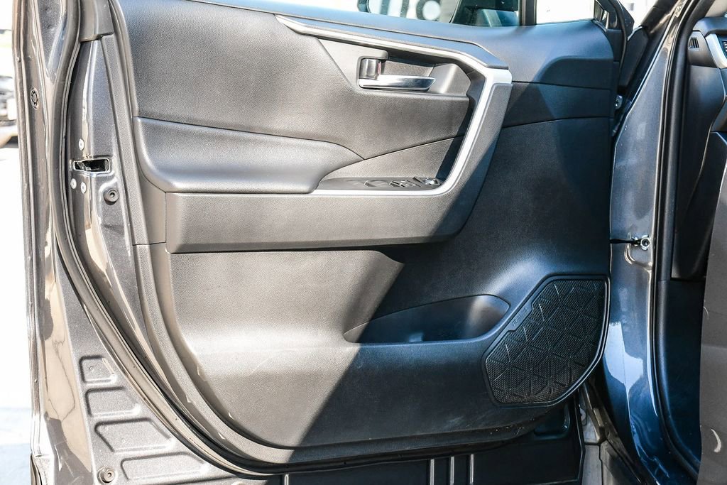 Used 2020 Toyota RAV4 XLE Premium image 22