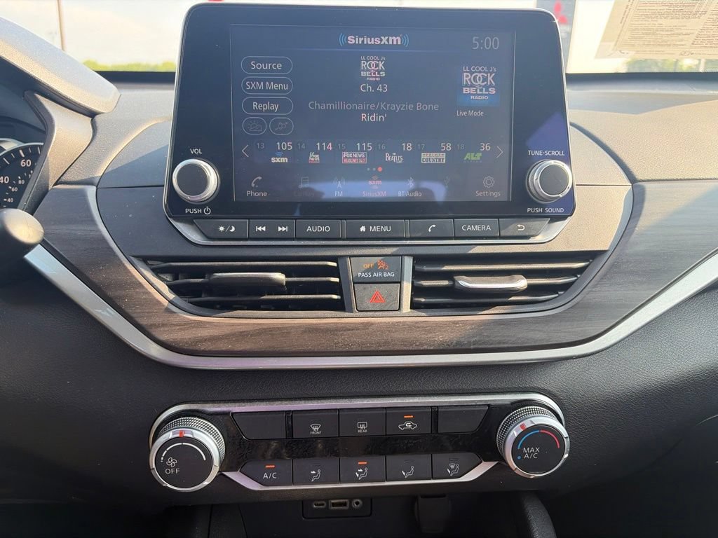 Used 2025 Nissan Altima 2.5 SV FWD image 24