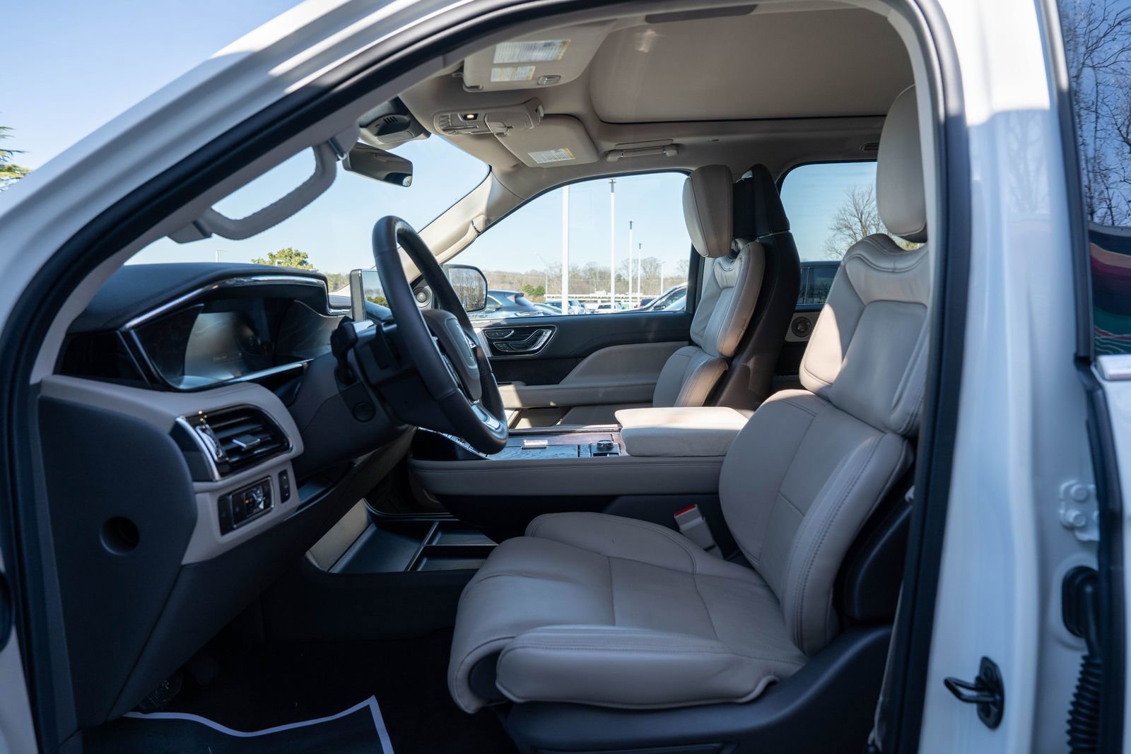 Used 2024 Lincoln Navigator Reserve image 19