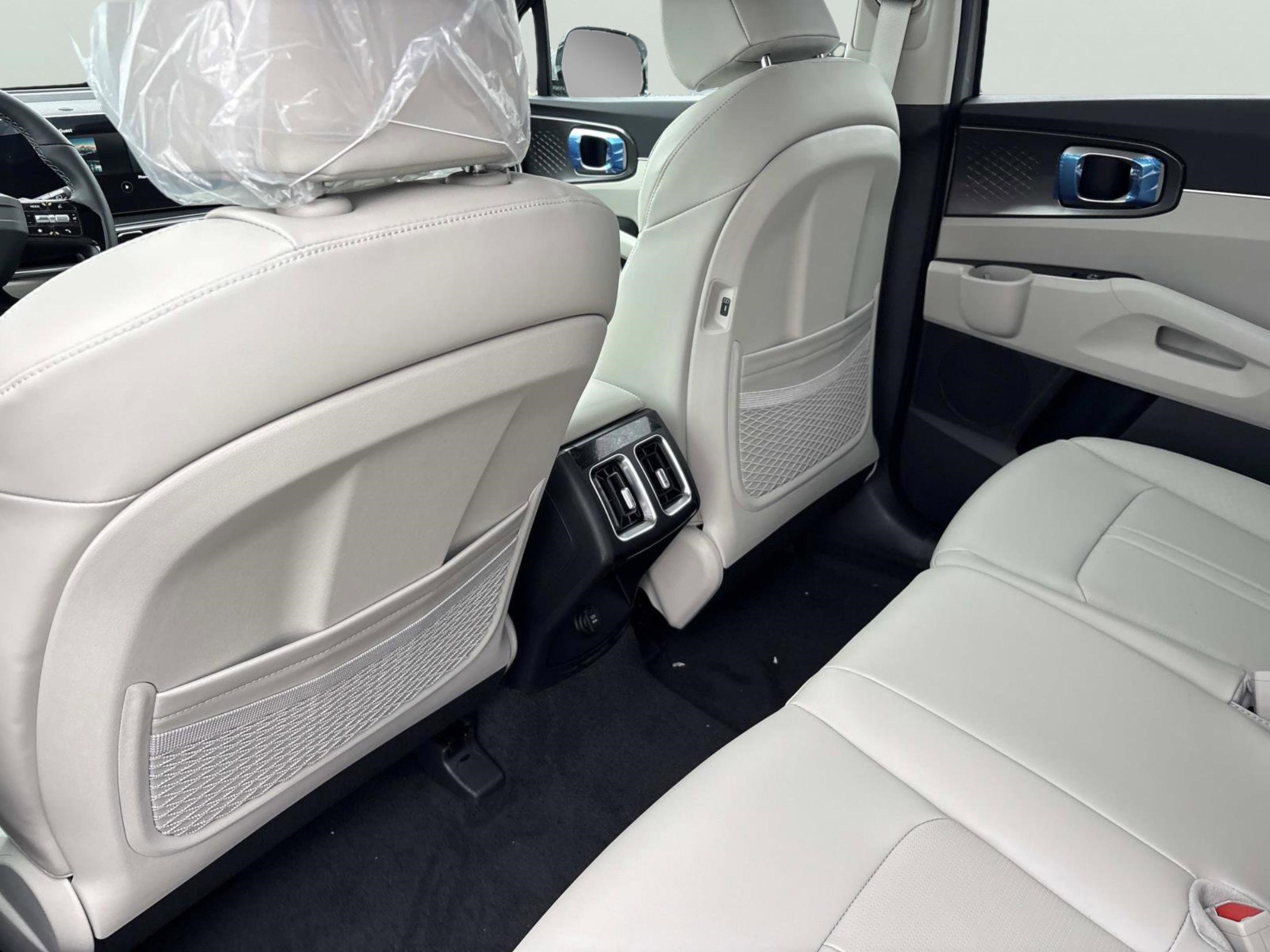 New 2026 Kia Sorento S image 13